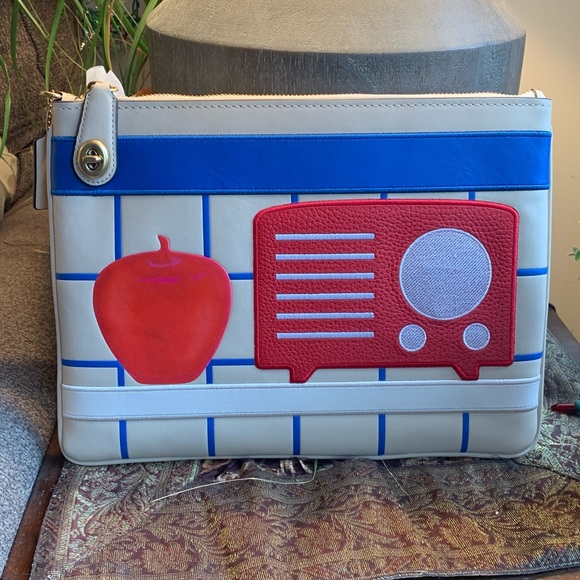 Authentic Coach 1941 Glovetanned leather X wesselmann turnlock zip Lg wristlet - Picture 3 of 15